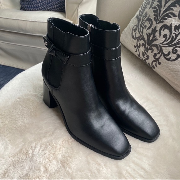 🖤 BANDOLINO BLACK FAUX LEATHER BOOTIES! - Picture 5 of 16